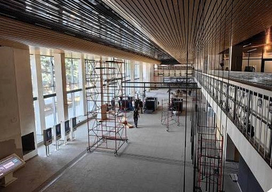 В здании автовокзала 