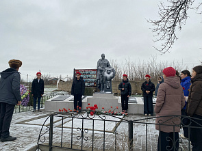  С уважением и благодарностью к героям...