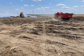 Потушен пожар на полигоне ТКО в Зерноградском районе