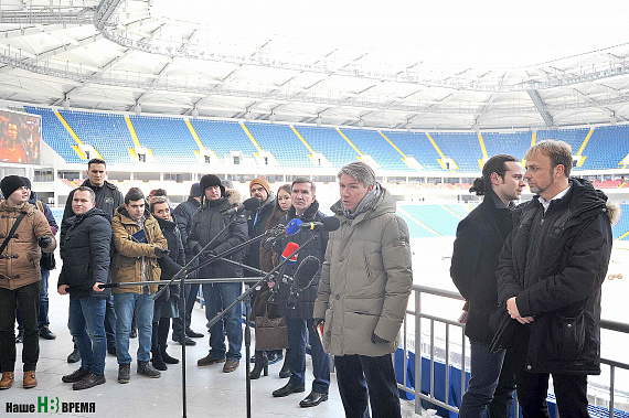 Гендиректор оргкомитета «Россия-2018» Алексей СОРОКИН (крайний справа) отметил высокую готовность донского региона к предстоящему футбольному турниру.