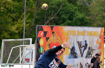 Курсанты вышли на стадион