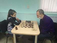 	 Мастер ФИДЕ Дмитрий Елизаров выиграл праздничный рапид в Азове