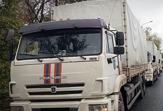 Жителям ЛНР сотрудники МЧС России доставили продукты длительного хранения