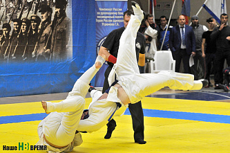 Бьют чекисты друг друга