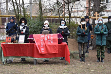 В азовском селе Пешково перезахоронили останки неизвестного бойца
