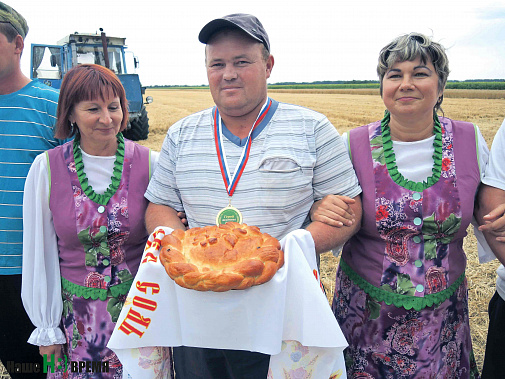 Под клавиши соломотрясов и баяна