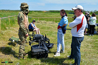 со стрельбой и питанием