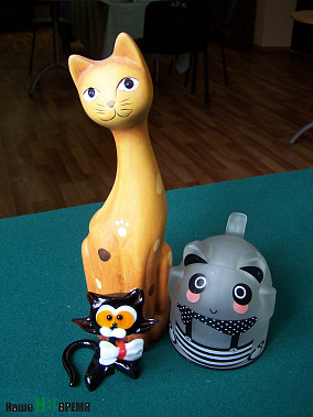 Прекрасная дама из Хайфы, кот-джентельман и кошка-кружка.