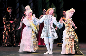 Губернаторская елка зажгла огни