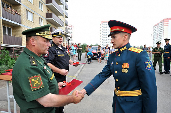 30 молодых офицеров в Ростове получили жилье