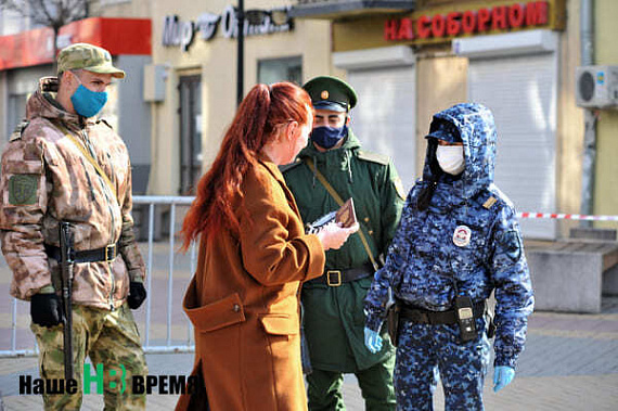 Минтруда России объяснило порядок отстранения непривитых сотрудников