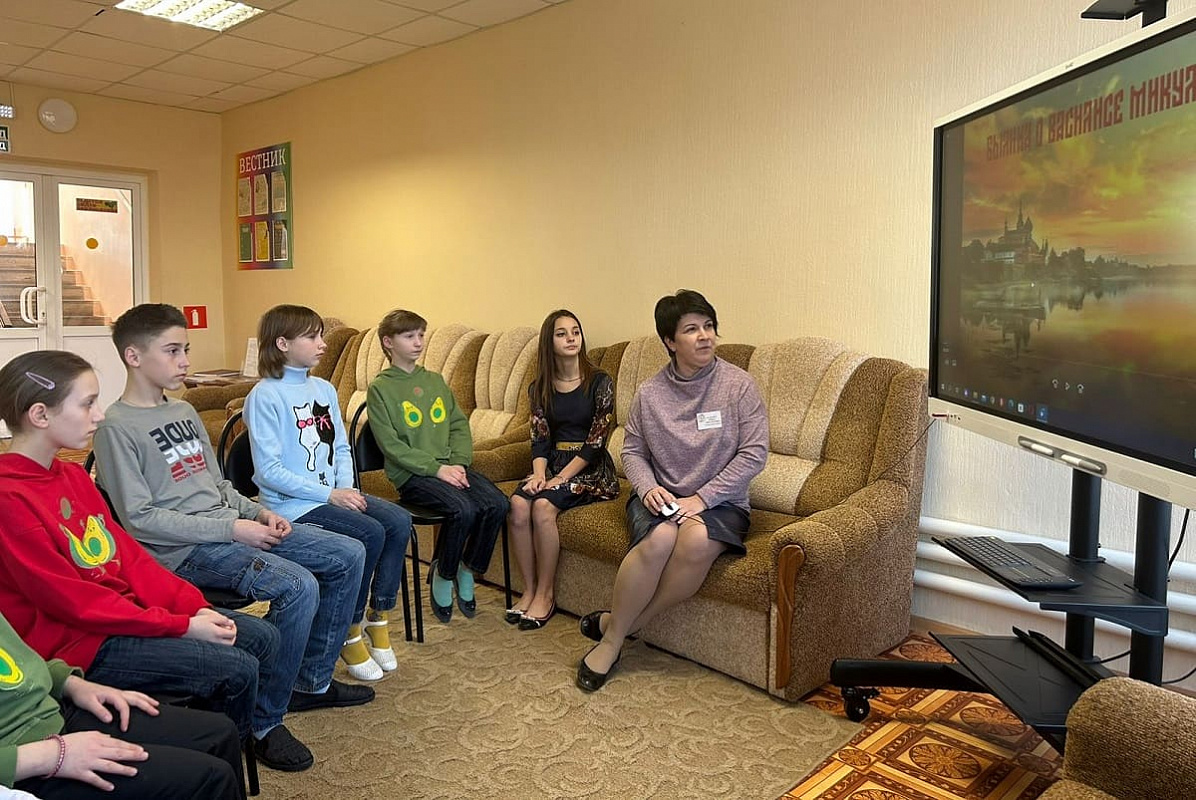 Ребята смотрят уже готовый ролик