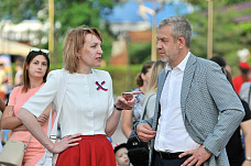 С праздником, Россия!