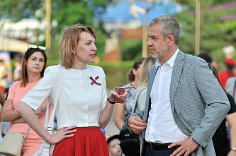 С праздником, Россия!