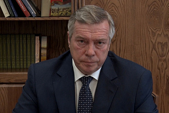 Донской губернатор поздравил земляков с праздником и сообщил о своем решении уйти в отставку