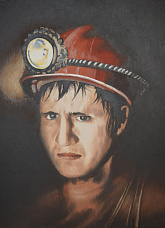 Шахтер-художник передал свои полотна музею в Гуково