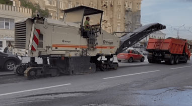 В центре Ростова-на-Дону завершают ремонт дороги, поврежденной вагнеровскими танками