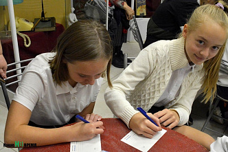 Почта России учит детей отправлять открытки