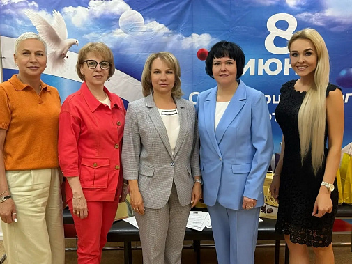 Ростов-на-Дону: в Ленинском районе соцработников поздравили с профессиональным праздником