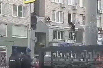 В Ростове идут допросы силовика, взявшего в заложники жену