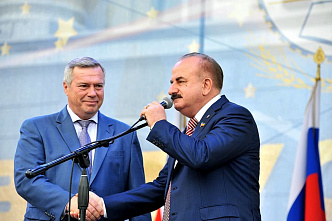 В ДГТУ вручили дипломы лучшим выпускникам