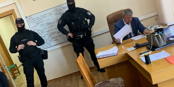 В. Сидоров был задержан на рабочем месте. Источник фото: оперативная съемка ФСБ.