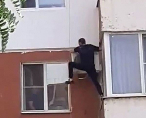 Пожарные Волгодонска спасли «человека-паука»