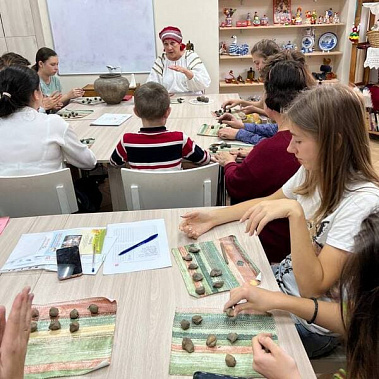 Ростовская «Школа волонтеров культуры» знакомит со сказками и народными промыслами
