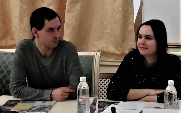 Победитель конкурса Игорь Пожидаев из Батайска и ответственный секретарь конкурсной комиссии Ольга Иконникова Победитель конкурса Игорь Пожидаев из Батайска и ответственный секретарь конкурсной комиссии Ольга Иконникова