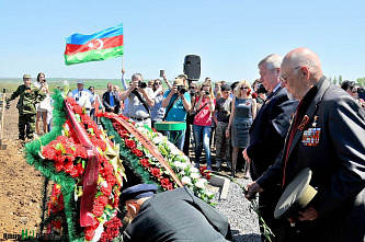 На братских могилах не ставят крестов