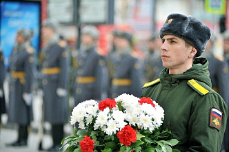 С нашим праздником, мужики!!!