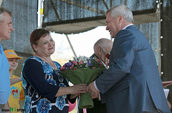 В сумме 882 года