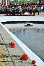 В Ростове возложили гирлянду Славы