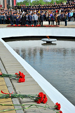 В Ростове возложили гирлянду Славы