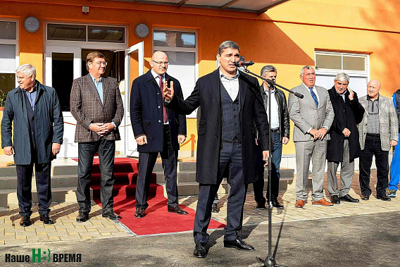 Олимпийский чемпион, депутат Законодательного собрания Ростовской области Вартерес Самургашев поблагодарил всех, кто помог возвести этот борцовский комплекс.