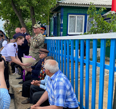  Был и в хуторе парад...