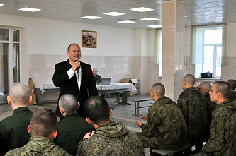 В войсках российской армии начали работу агитационные бригады