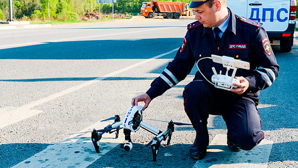 На донских дорогах ямы и лихачей выявляют общественники и беспилотники