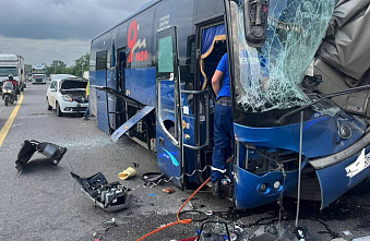 В районе Аксайского моста за несколько минут случились три аварии с участием рейсового автобуса
