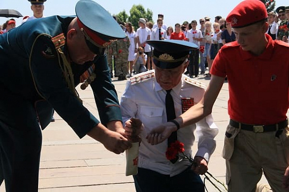 Священная земля Дона отправлена в Подмосковье