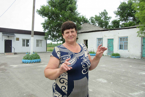 Валентина Хрущева: «Места у нас – красивейшие: балки, возвышенности. Дождь пройдет, над ними радуга раскинется – залюбуешься». Валентина Хрущева: «Места у нас – красивейшие: балки, возвышенности. Дождь пройдет, над ними радуга раскинется – залюбуешься».