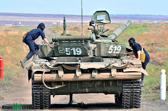 Донские танкисты провели учения в преддверии профессионального праздника