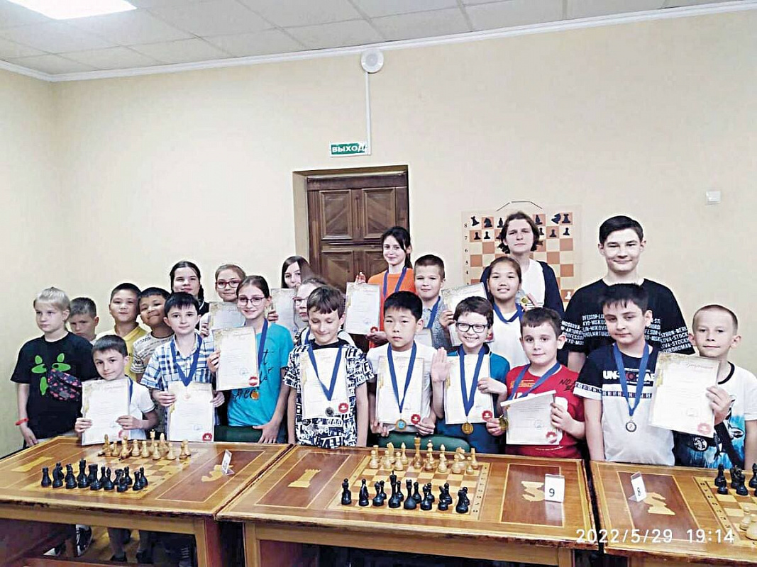 Призеры соревнований «Детский рапид «Ура, каникулы!» в «Слонёнке» при поддержке «Нашего времени».