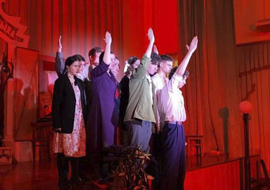 Фото из архива школьного театра