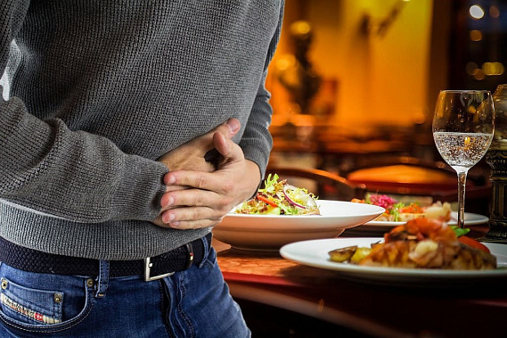 Как не отравить себя и гостей за новогодним столом