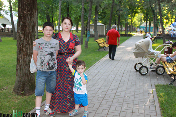 Руслан и Милана Хароновна.