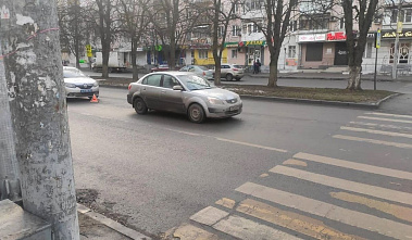 В Ростове на пешеходном переходе машина сбила 15-летнюю девочку