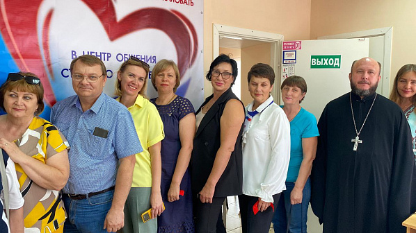 В слободе Большая Мартыновка открыли Центр общения старшего поколения