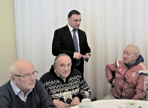 Слева направо - ветераны донских шахмат Михаил Четверик, Владимир Косов, президент Федерации шахмат Ростовской области Арутюн Сурмалян и Александр Аникеев.