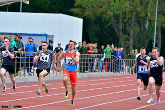 Курсанты вышли на стадион